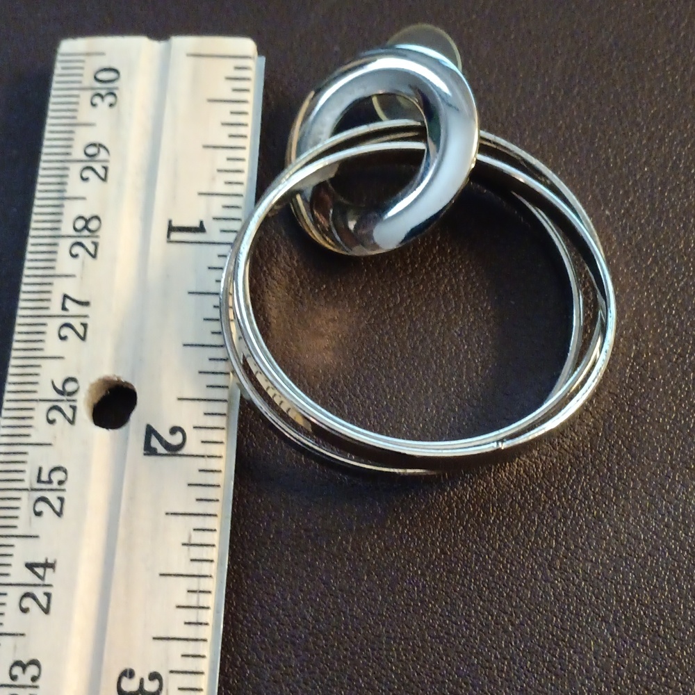 Elegant Silver Hoop Earrings - Picture 3 of 3